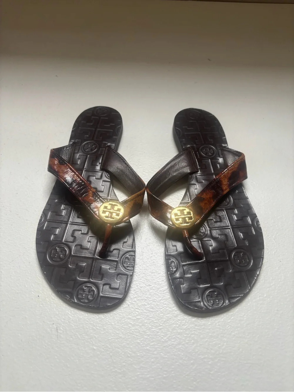 Tory Burch dark brown leather and animal-print flip-flop sandals Gold Logo 6